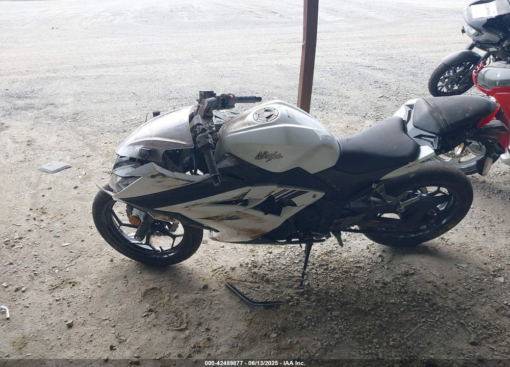 2017 KAWASAKI EX300 A VIN: JKAEX8A19HDA31983