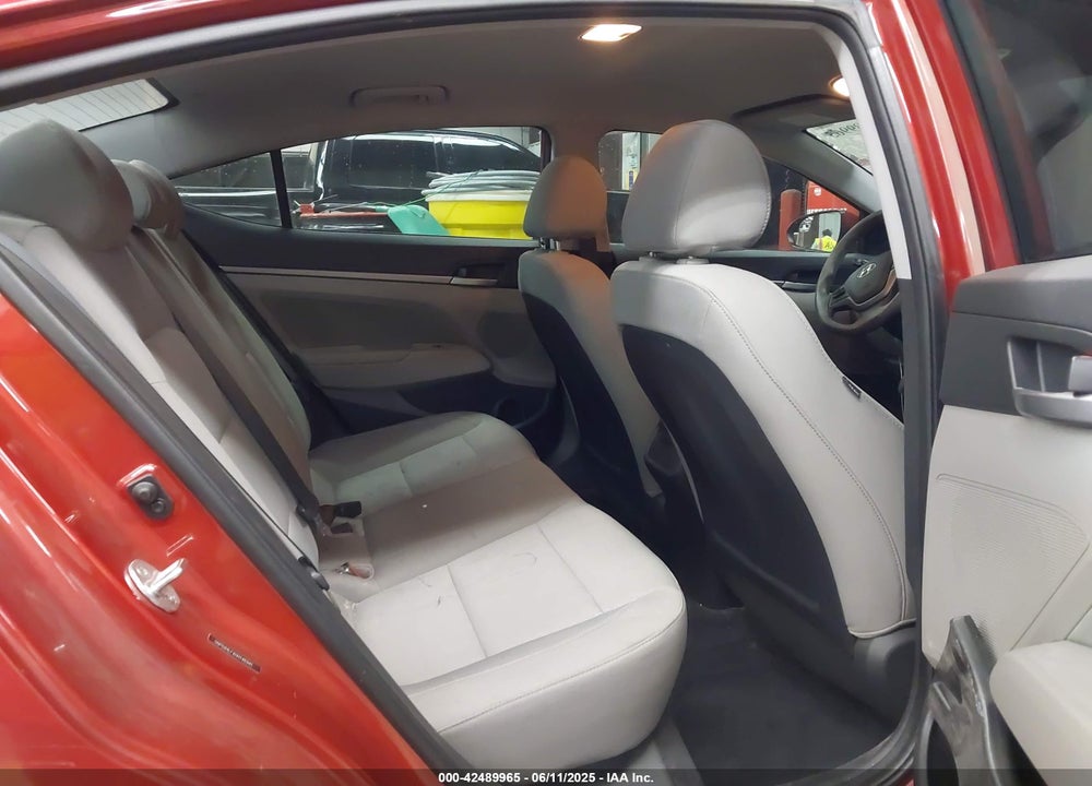 2017 HYUNDAI ELANTRA VIN: 5NPD84LFXHH146941