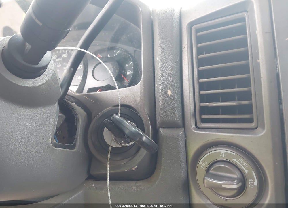 2004 NISSAN TITAN SE VIN: 1N6AA07B84N520753