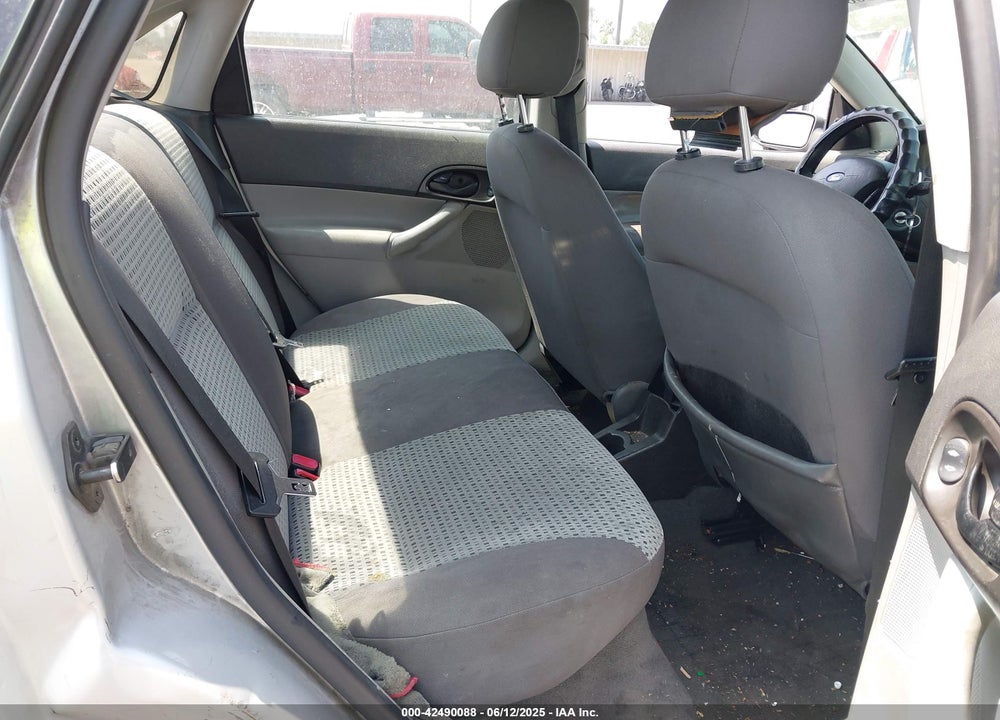 2007 FORD FOCUS VIN: 1FAFP34N37W322481