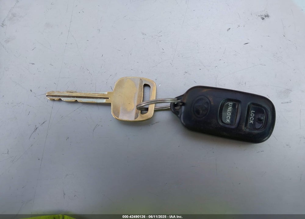 2000 TOYOTA CAMRY LE VIN: JT2BG22K0Y0454073