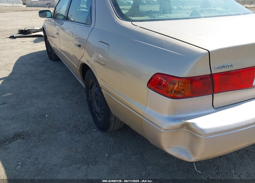 2000 TOYOTA CAMRY LE VIN: JT2BG22K0Y0454073