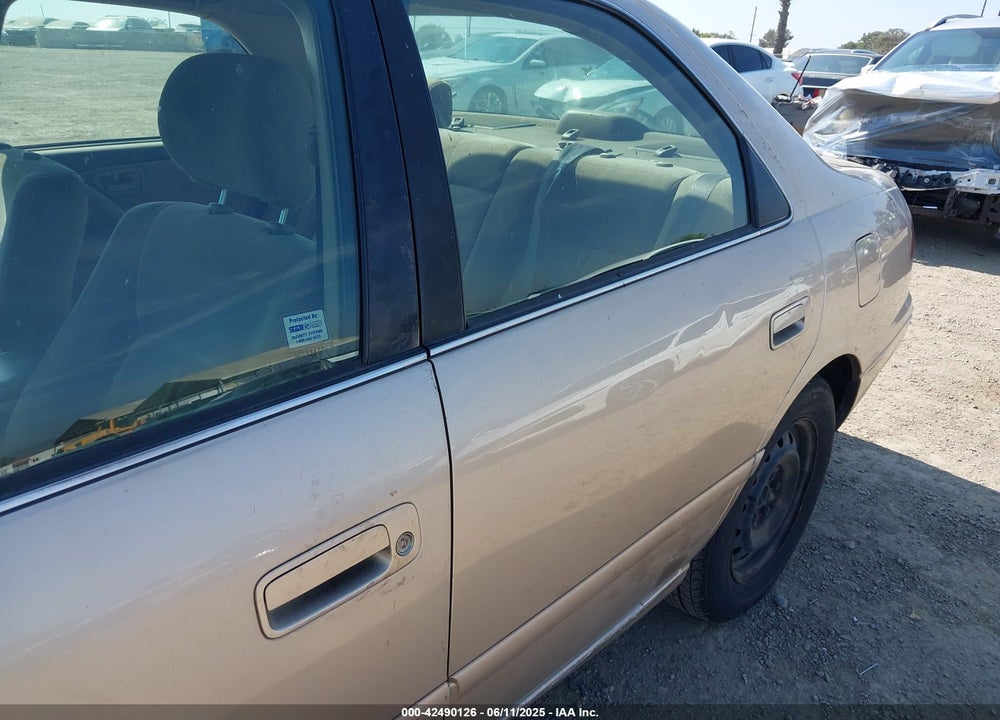 2000 TOYOTA CAMRY LE VIN: JT2BG22K0Y0454073