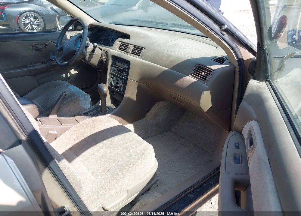 2000 TOYOTA CAMRY LE VIN: JT2BG22K0Y0454073