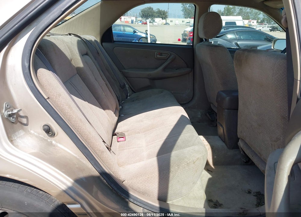 2000 TOYOTA CAMRY LE VIN: JT2BG22K0Y0454073