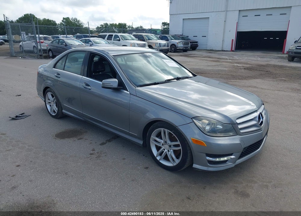2013 MERCEDES-BENZ C 250 LUXURY/SPORT VIN: WDDGF4HB5DR281603
