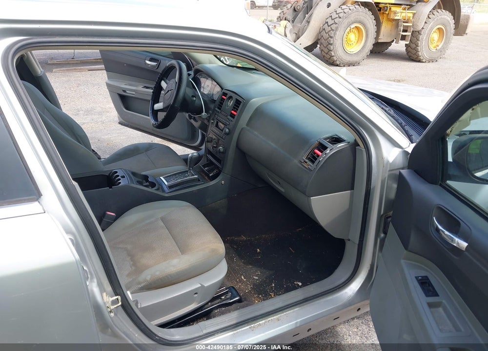 2005 CHRYSLER 300 VIN: 2C3JA43R15H539351