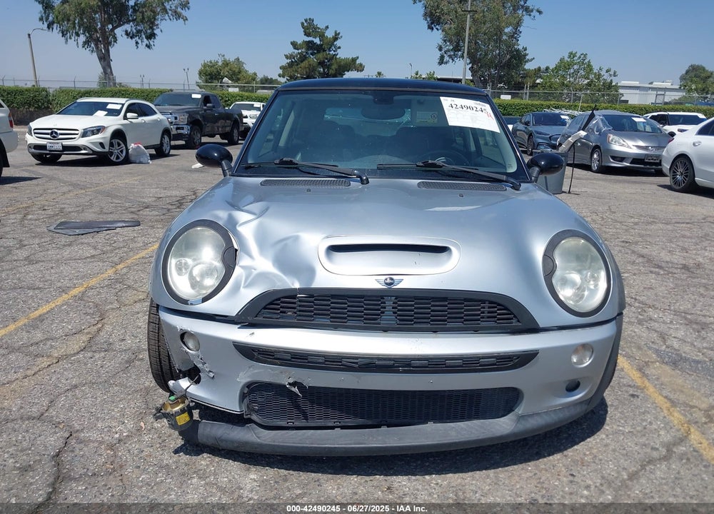 2004 MINI COOPER S VIN: WMWRE33484TD88754