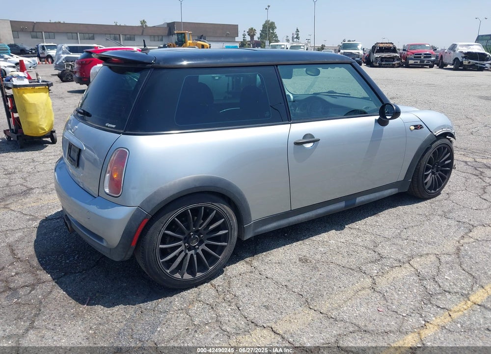 2004 MINI COOPER S VIN: WMWRE33484TD88754