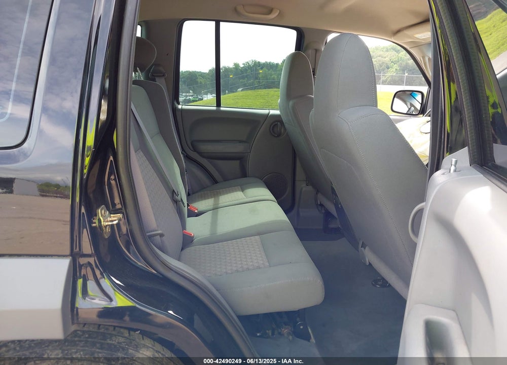 2005 JEEP LIBERTY SPORT VIN: 1J4GK48K25W517451