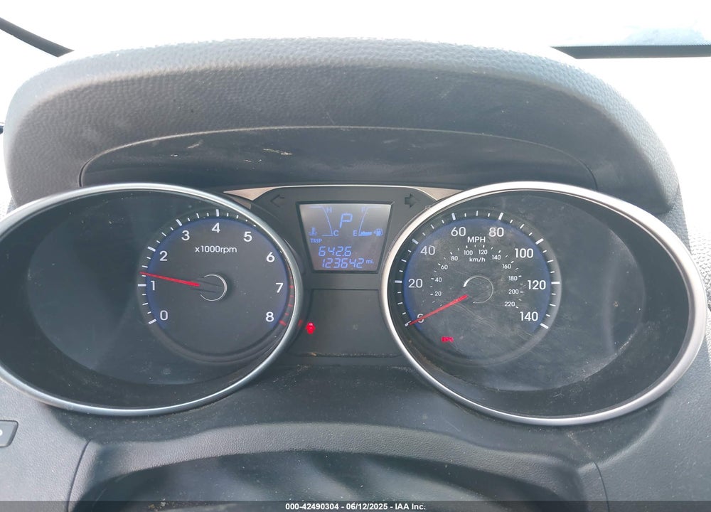 2010 HYUNDAI TUCSON VIN: KM8JU3AC4AU069816