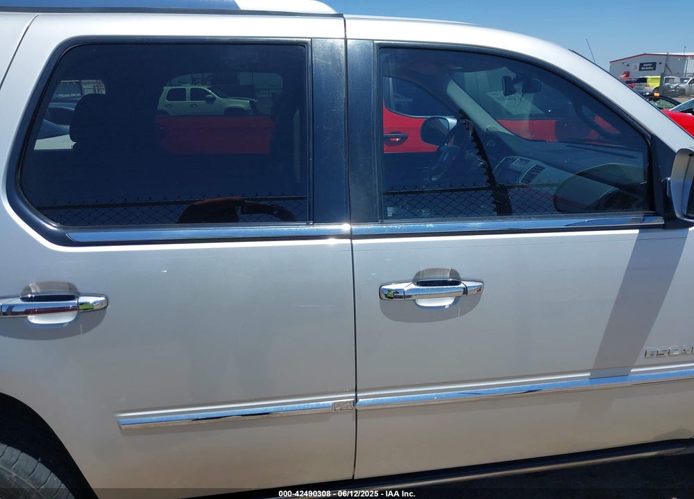 2011 CADILLAC ESCALADE VIN: 1GYS3CEF7BR126203