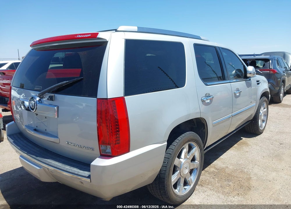 2011 CADILLAC ESCALADE VIN: 1GYS3CEF7BR126203