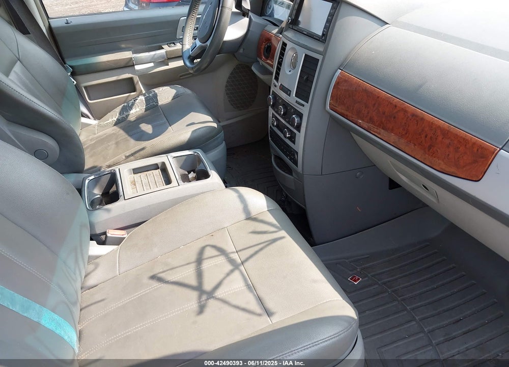 2008 CHRYSLER TOWN & COUNTRY VIN: 2A8HR54P38R731576
