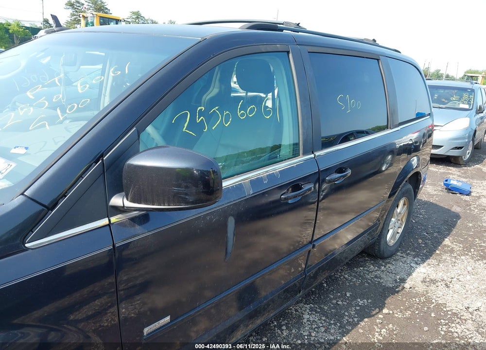2008 CHRYSLER TOWN & COUNTRY VIN: 2A8HR54P38R731576