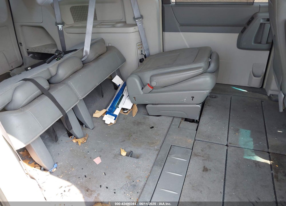 2008 CHRYSLER TOWN & COUNTRY VIN: 2A8HR54P38R731576