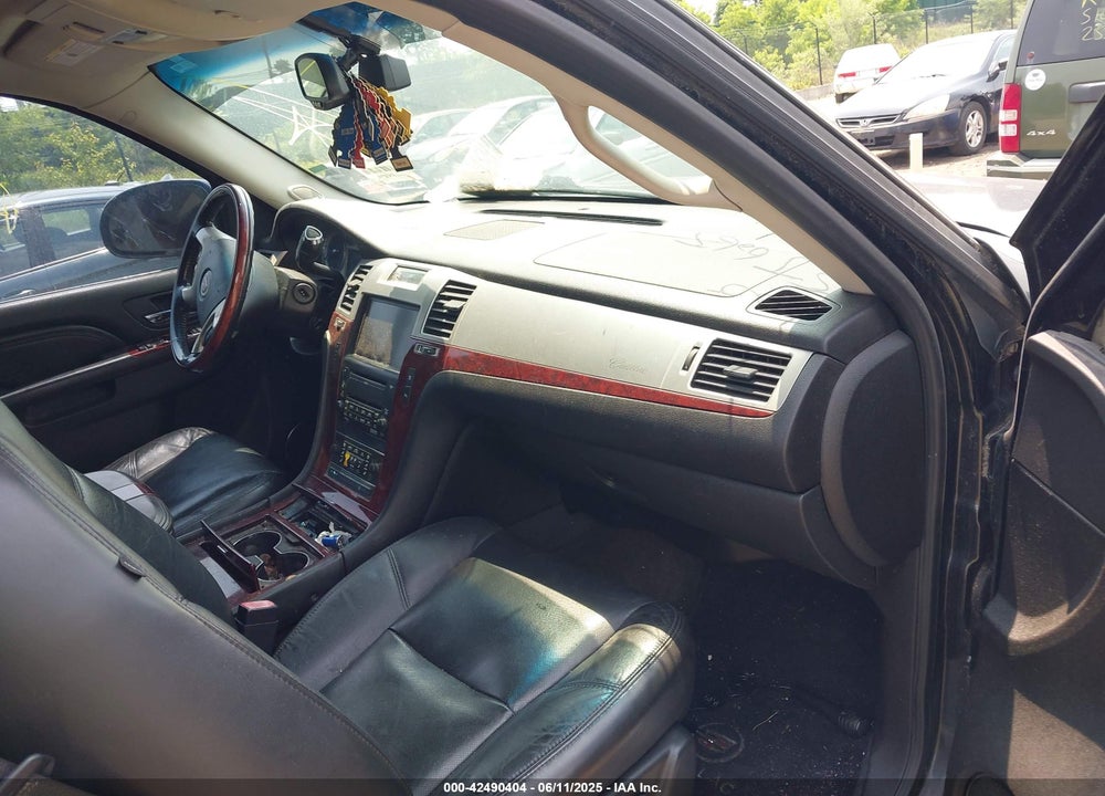 2010 CADILLAC ESCALADE VIN: 1GYUKBEF7AR264845