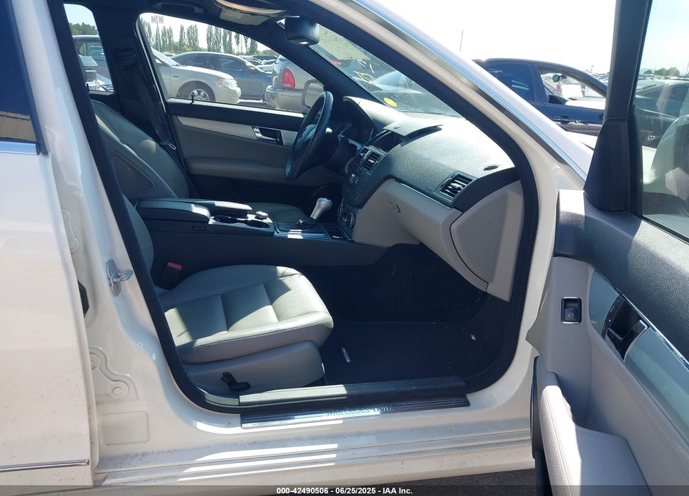 2008 MERCEDES-BENZ C 300 VIN: WDDGF81X28F156272