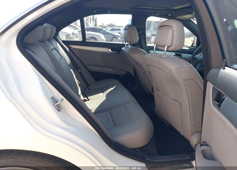 2008 MERCEDES-BENZ C 300 VIN: WDDGF81X28F156272