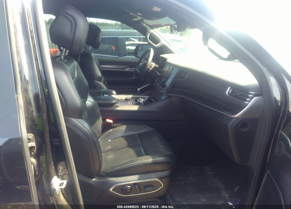 2022 JEEP WAGONEER VIN: 1C4SJUAT5NS192176