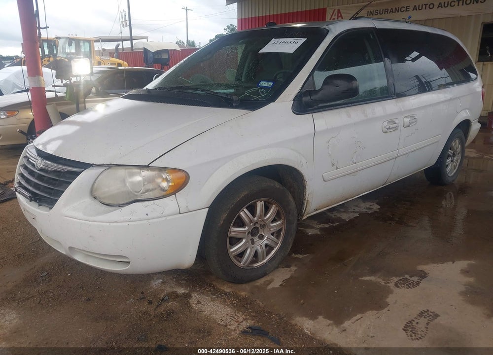 2005 CHRYSLER TOWN & COUNTRY LX VIN: 2C4GP44RX5R553178