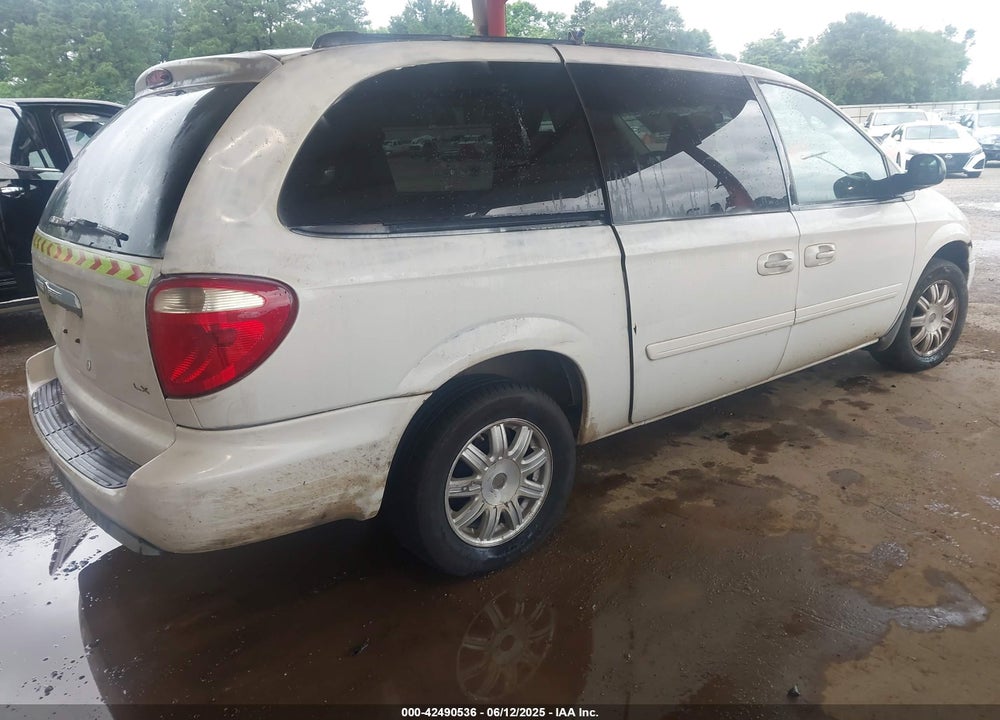 2005 CHRYSLER TOWN & COUNTRY LX VIN: 2C4GP44RX5R553178