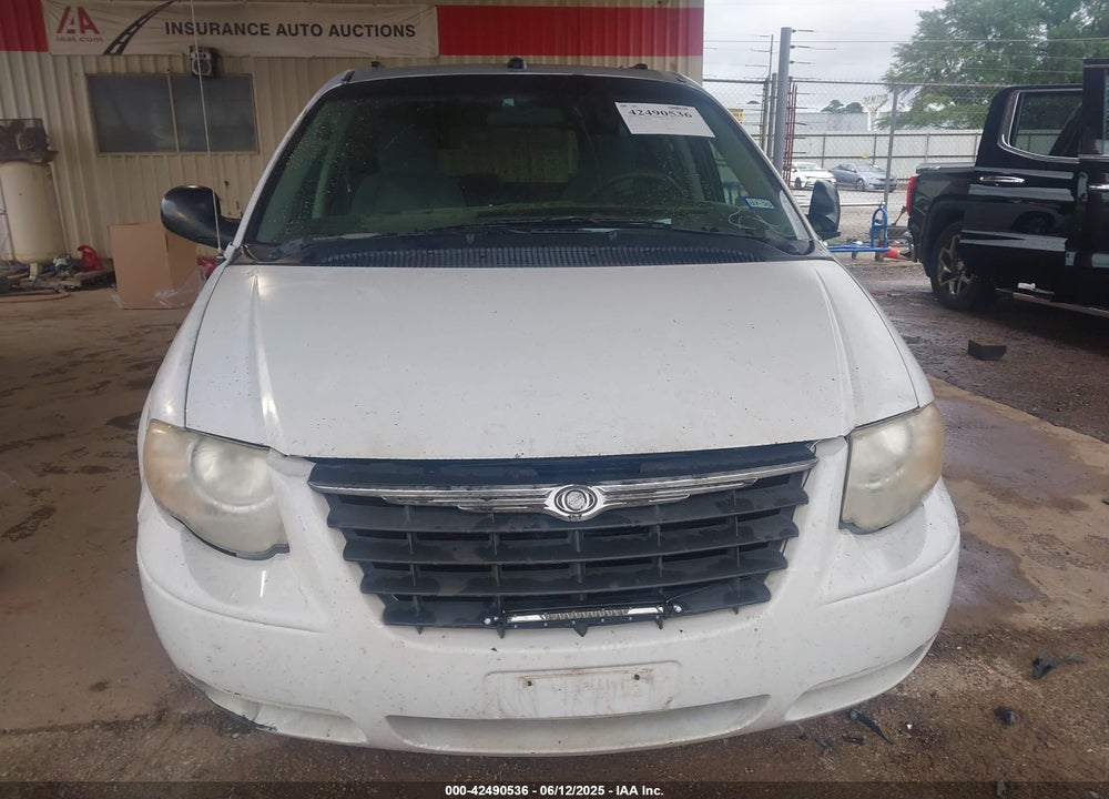 2005 CHRYSLER TOWN & COUNTRY LX VIN: 2C4GP44RX5R553178
