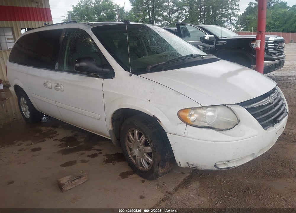 2005 CHRYSLER TOWN & COUNTRY LX VIN: 2C4GP44RX5R553178