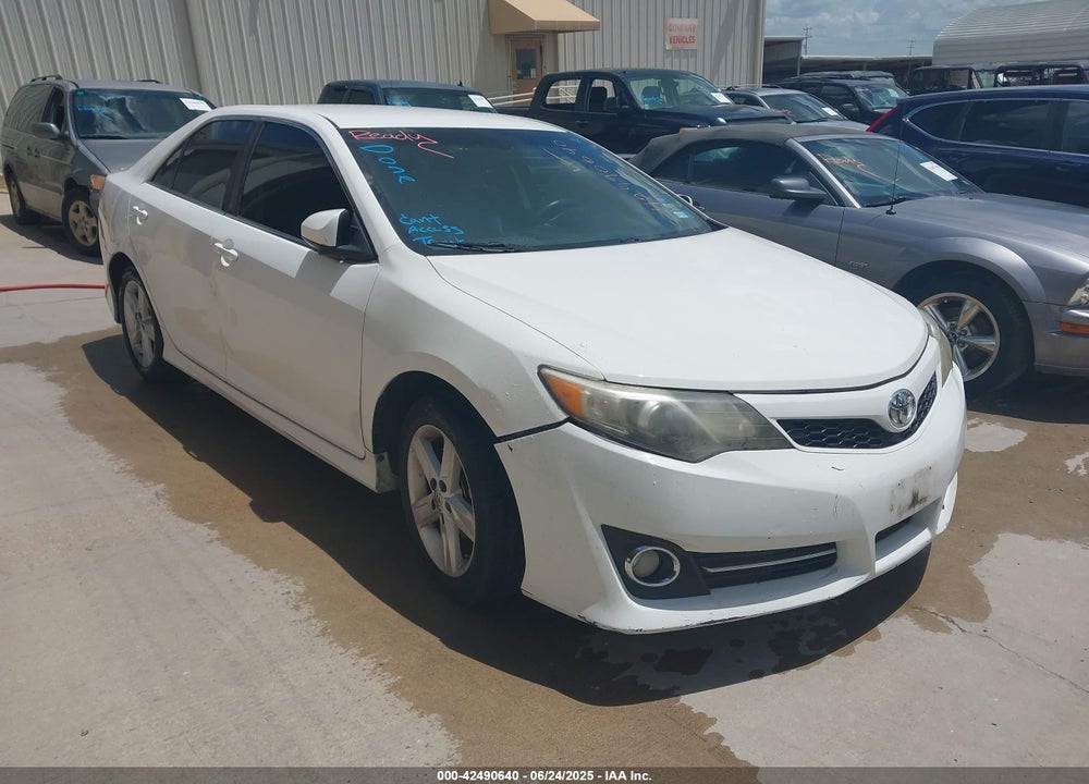 2014 TOYOTA CAMRY SE VIN: 4T1BF1FK0EU343490