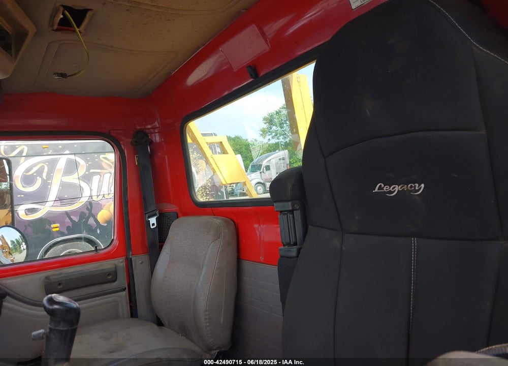 1999 INTERNATIONAL 4000 4900 VIN: 1HTSHAAR8XH684573