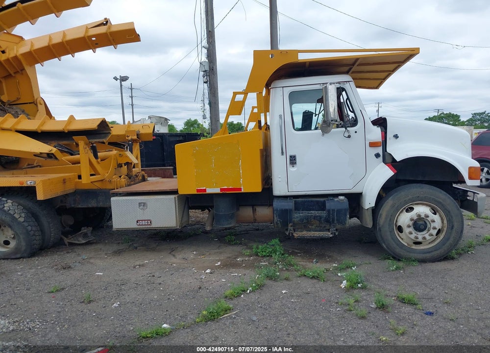 1999 INTERNATIONAL 4000 4900 VIN: 1HTSHAAR8XH684573