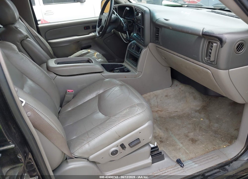 2004 CHEVROLET TAHOE LT VIN: 1GNEC13Z14R203713