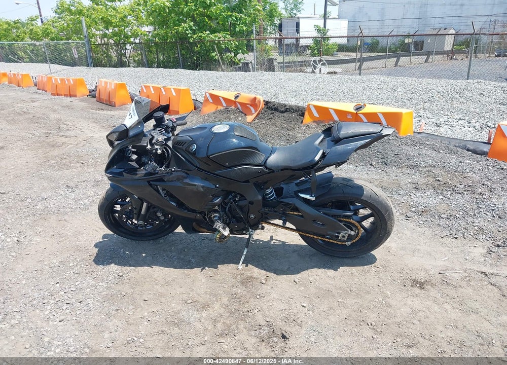 2021 YAMAHA YZFR1 VIN: JYARN66E2MA001886