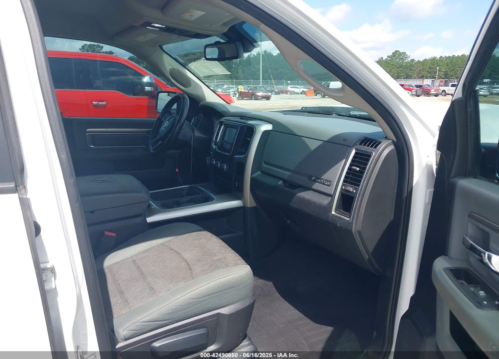 2016 RAM 1500 VIN: 1C6RR7GG1GS300371