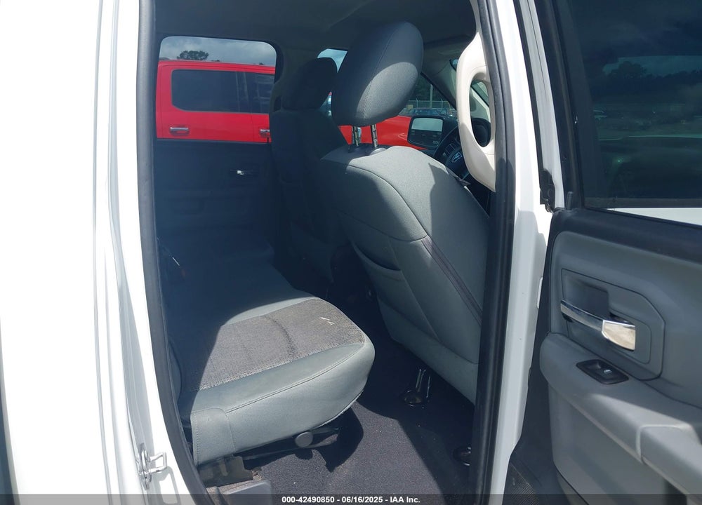 2016 RAM 1500 VIN: 1C6RR7GG1GS300371