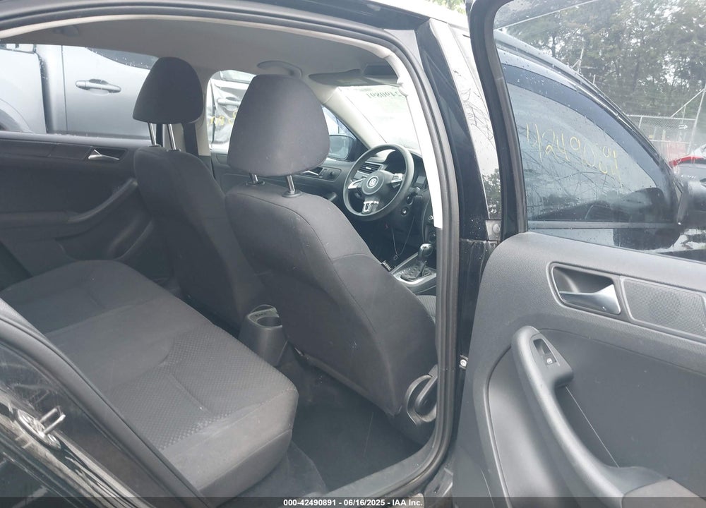 2011 VOLKSWAGEN JETTA VIN: 3VW2K7AJXBM357282