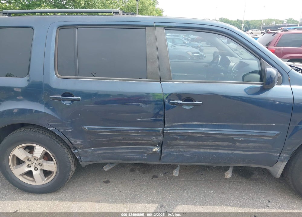 2011 HONDA PILOT VIN: 5FNYF4H52BB011045