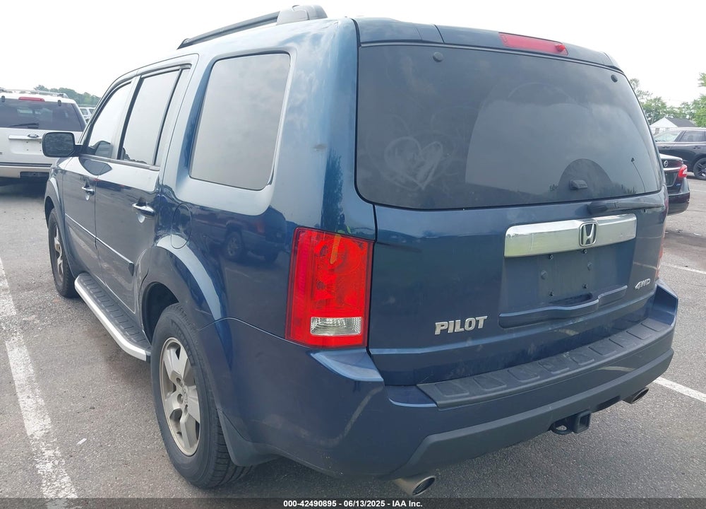2011 HONDA PILOT VIN: 5FNYF4H52BB011045