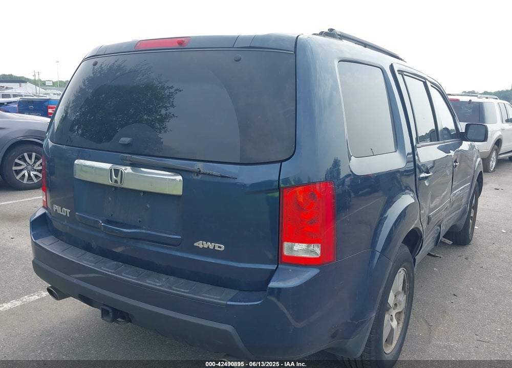 2011 HONDA PILOT VIN: 5FNYF4H52BB011045