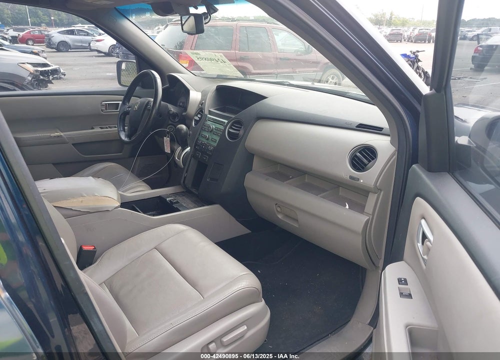 2011 HONDA PILOT VIN: 5FNYF4H52BB011045