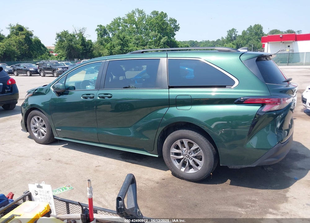 2021 TOYOTA SIENNA LE VIN: 5TDBRKEC1MS004817