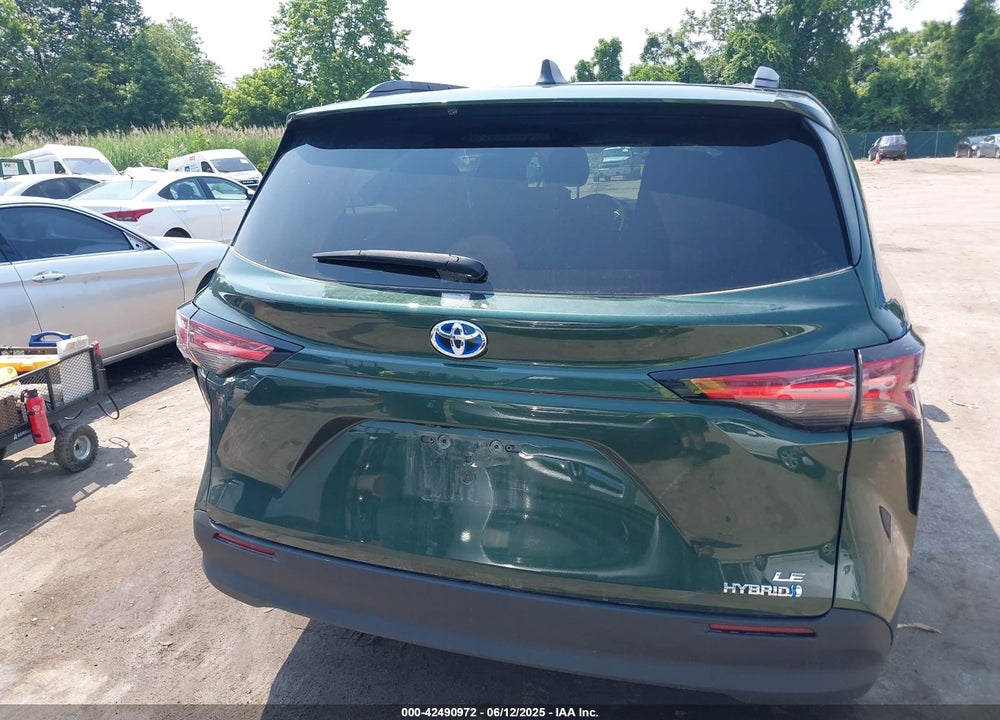 2021 TOYOTA SIENNA LE VIN: 5TDBRKEC1MS004817