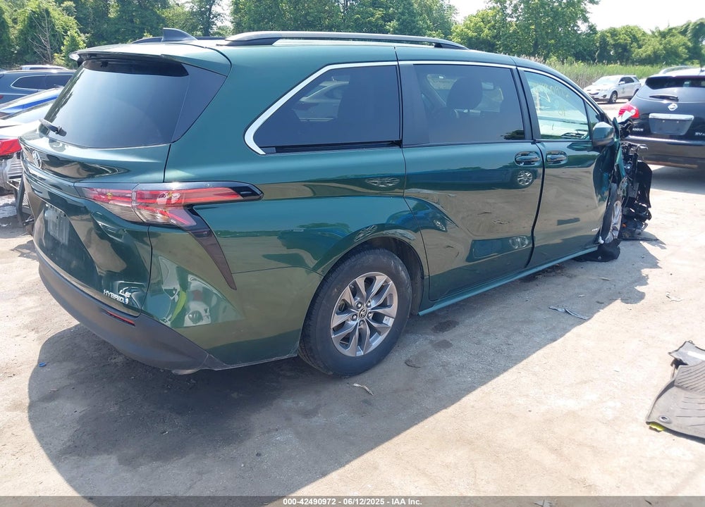 2021 TOYOTA SIENNA LE VIN: 5TDBRKEC1MS004817