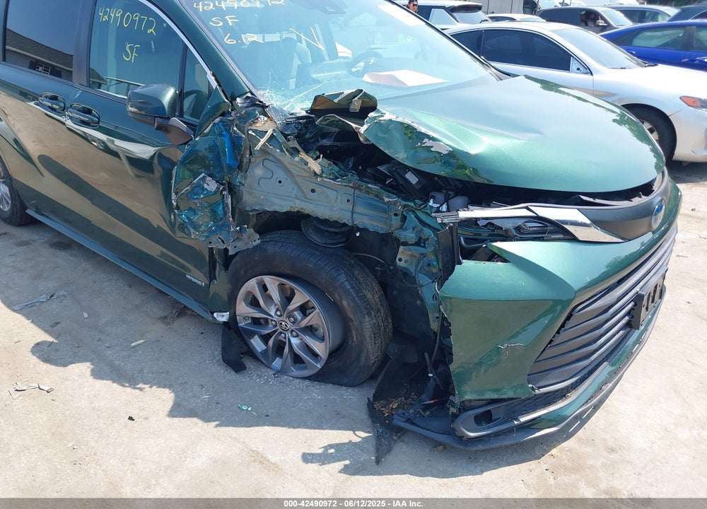 2021 TOYOTA SIENNA LE VIN: 5TDBRKEC1MS004817