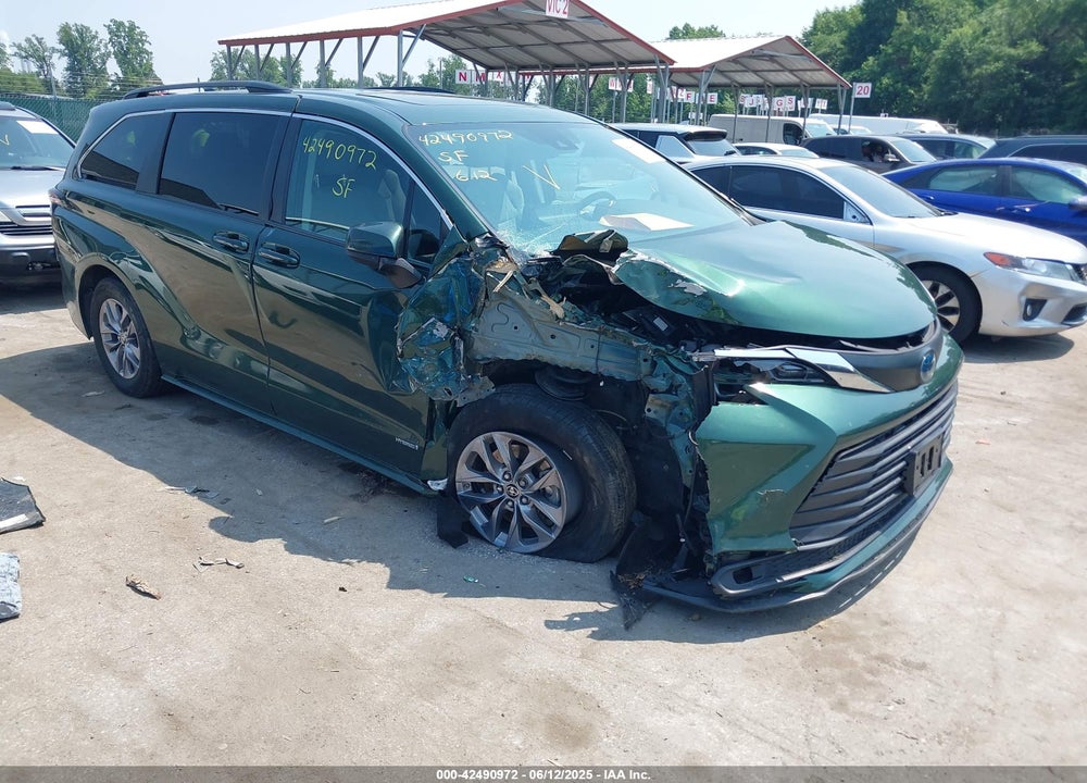 2021 TOYOTA SIENNA LE VIN: 5TDBRKEC1MS004817