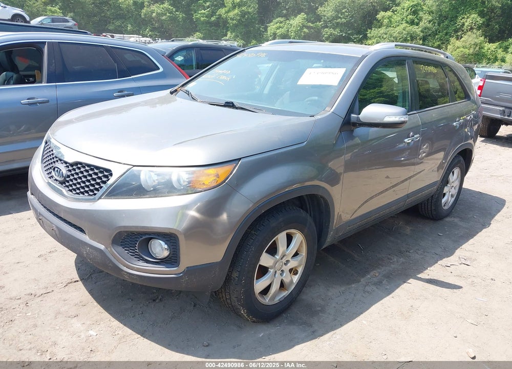 2013 KIA SORENTO LX VIN: 5XYKT3A64DG363258