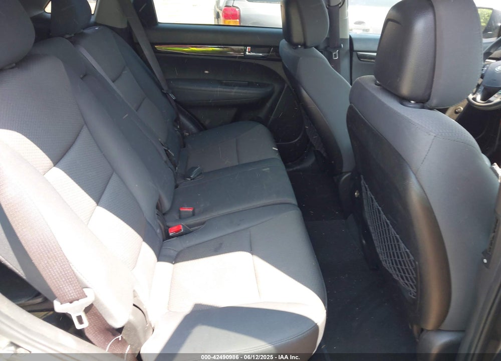 2013 KIA SORENTO LX VIN: 5XYKT3A64DG363258