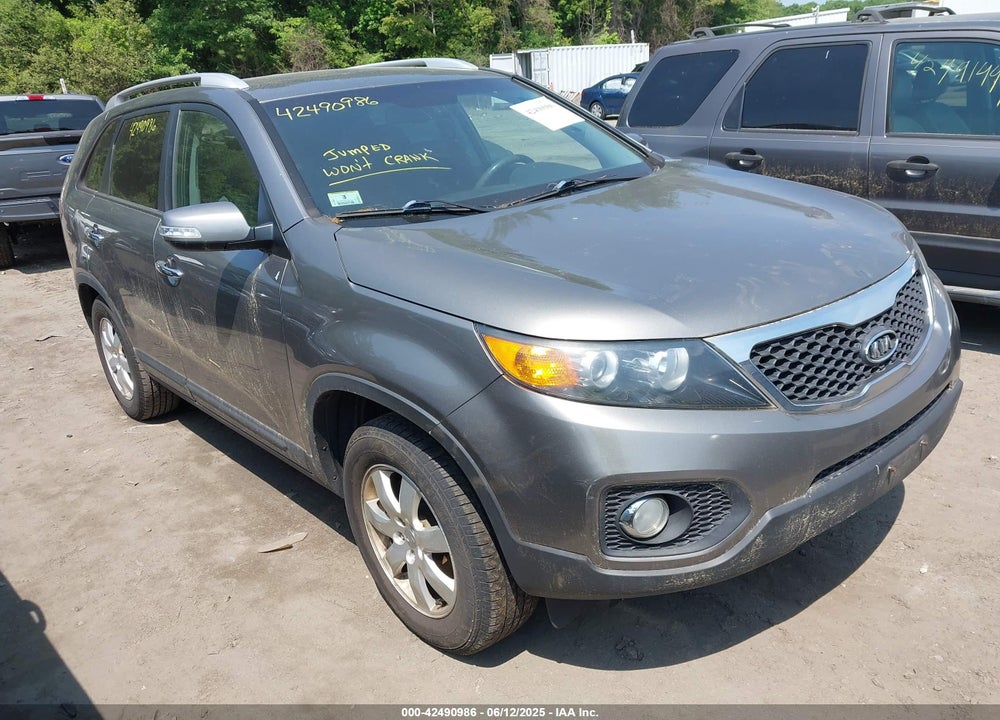 2013 KIA SORENTO LX VIN: 5XYKT3A64DG363258