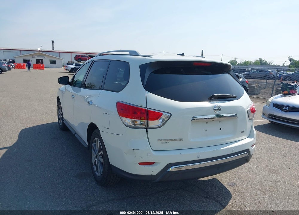 2015 NISSAN PATHFINDER VIN: 5N1AR2MN2FC686217