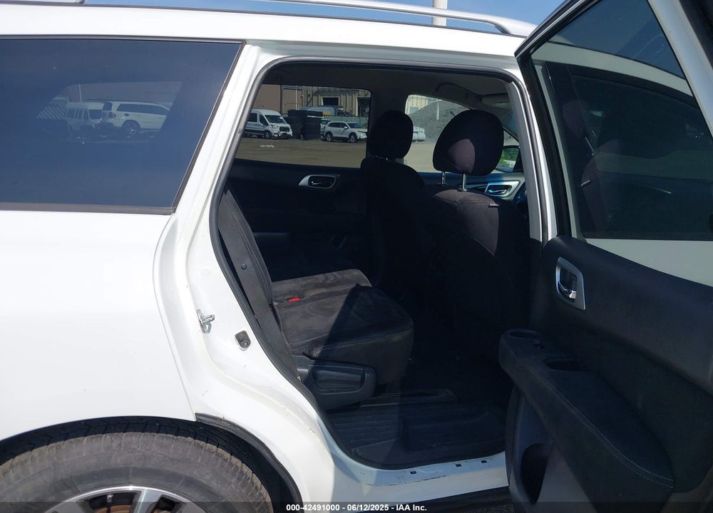 2015 NISSAN PATHFINDER VIN: 5N1AR2MN2FC686217
